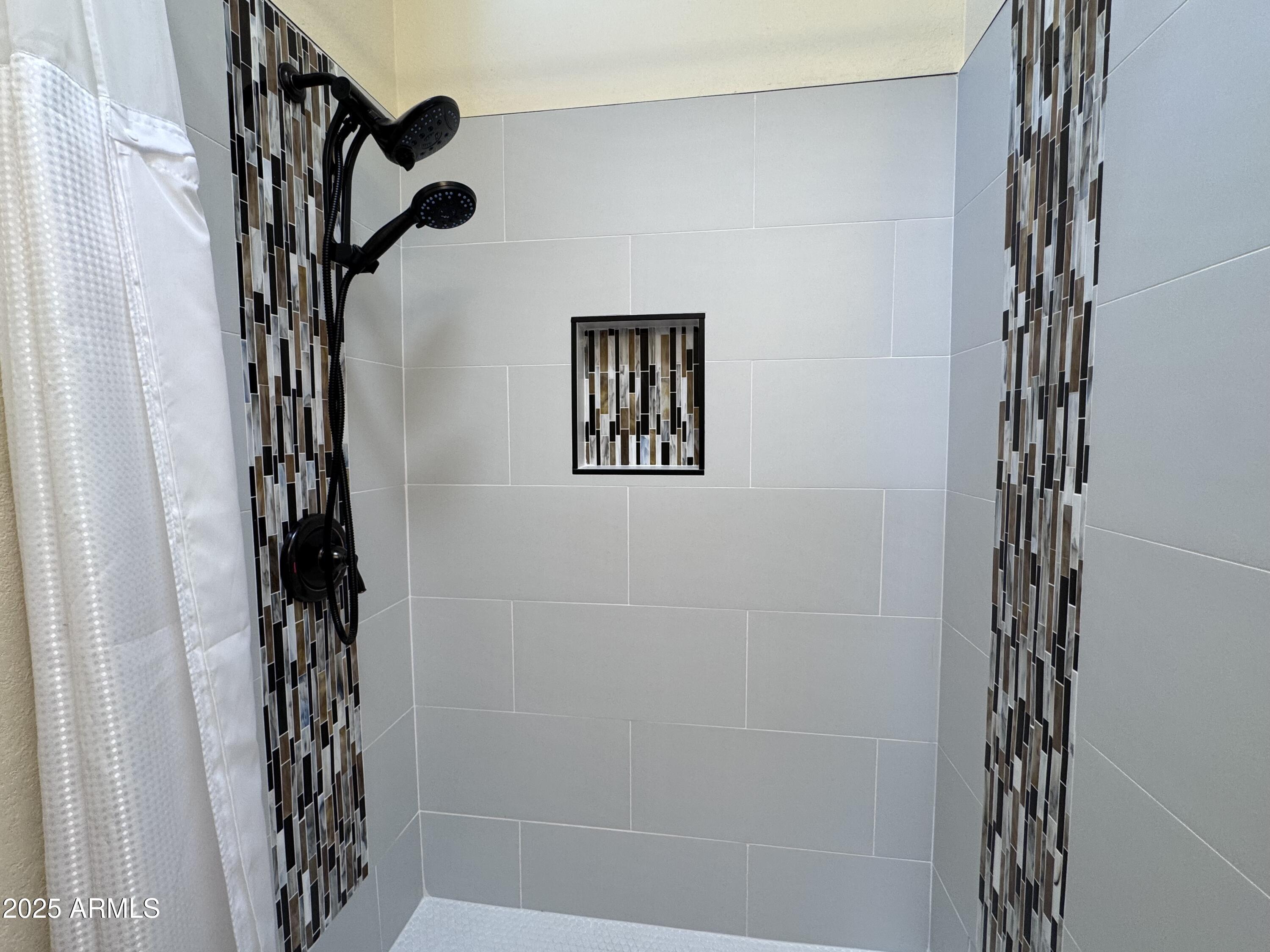 17200 West Bell Road, Unit 454 Surprise, AZ 85374 - Photo 9 of 24 a bathroom with a shower and a window