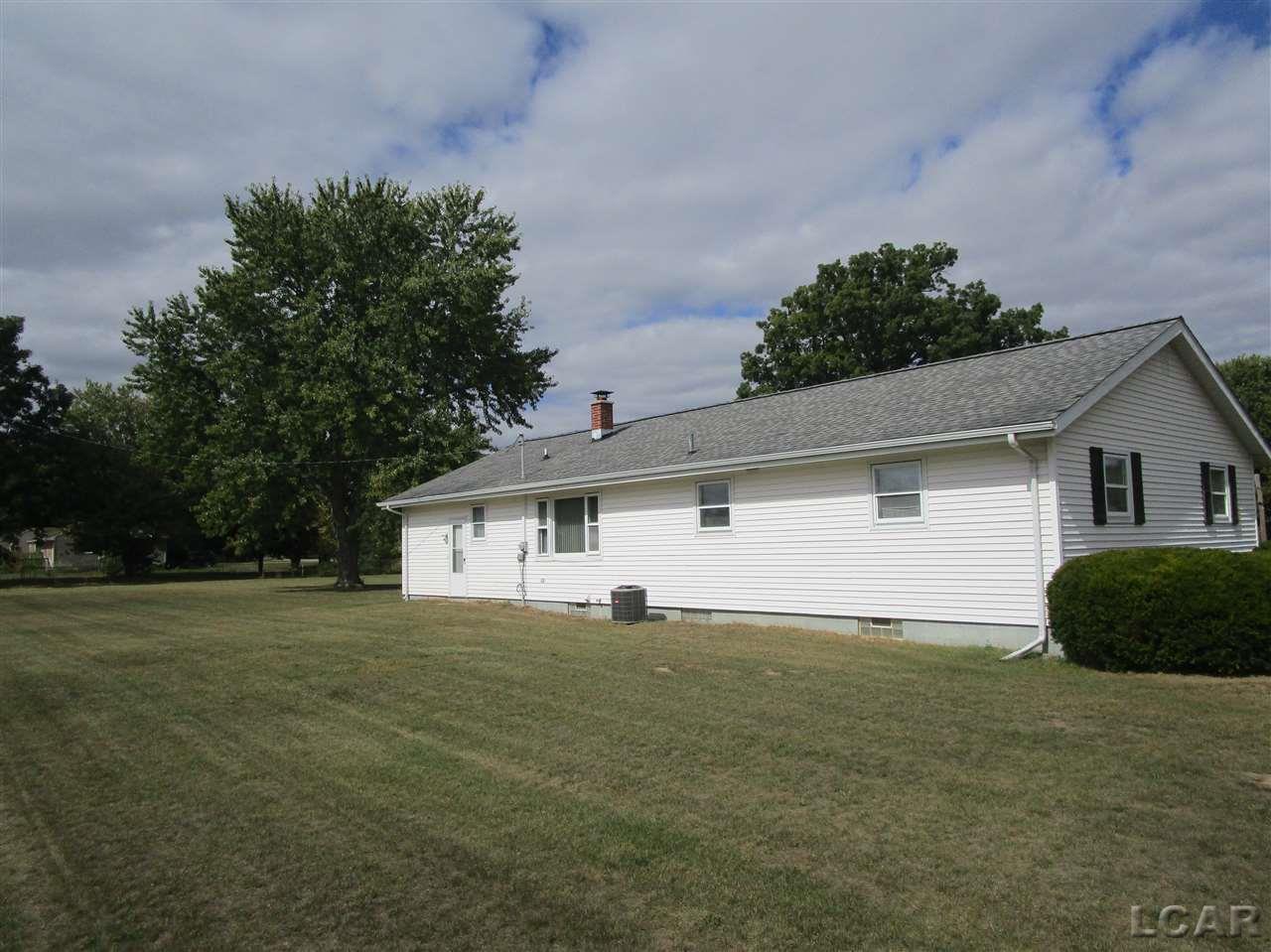1931 Oakwood Road Adrian, MI 49221 - Photo 8 of 25 31332223-7.JPG