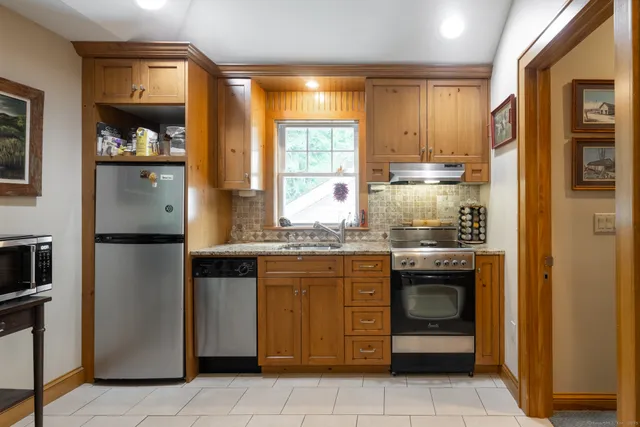 $849,900 | 119 West Wakefield Boulevard, Winchester, CT 06098