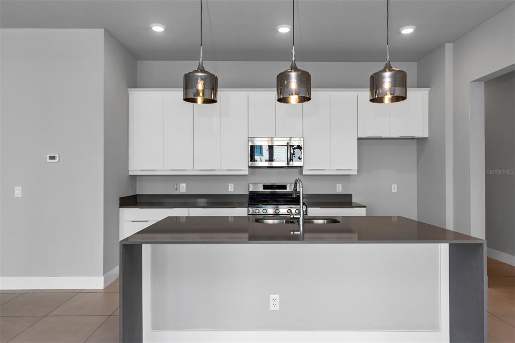 7770 Sandy Ridge Drive, Unit 129 Reunion, FL 34747 - Photo 7 of 54 Gallery Image 7