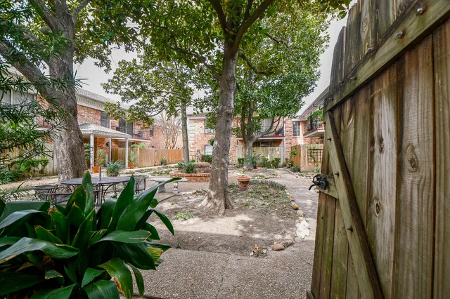 $1,150 | 2822 Briarhurst Drive, Unit 43, Houston, TX 77057