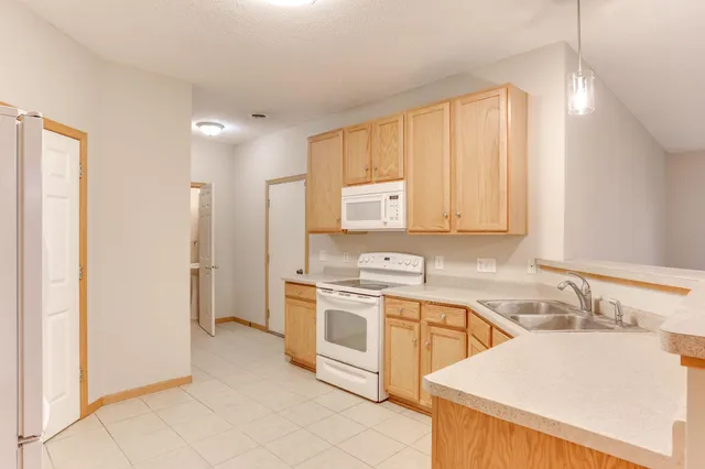 $2,195 | 18171 70th Avenue North, Maple Grove, MN 55311