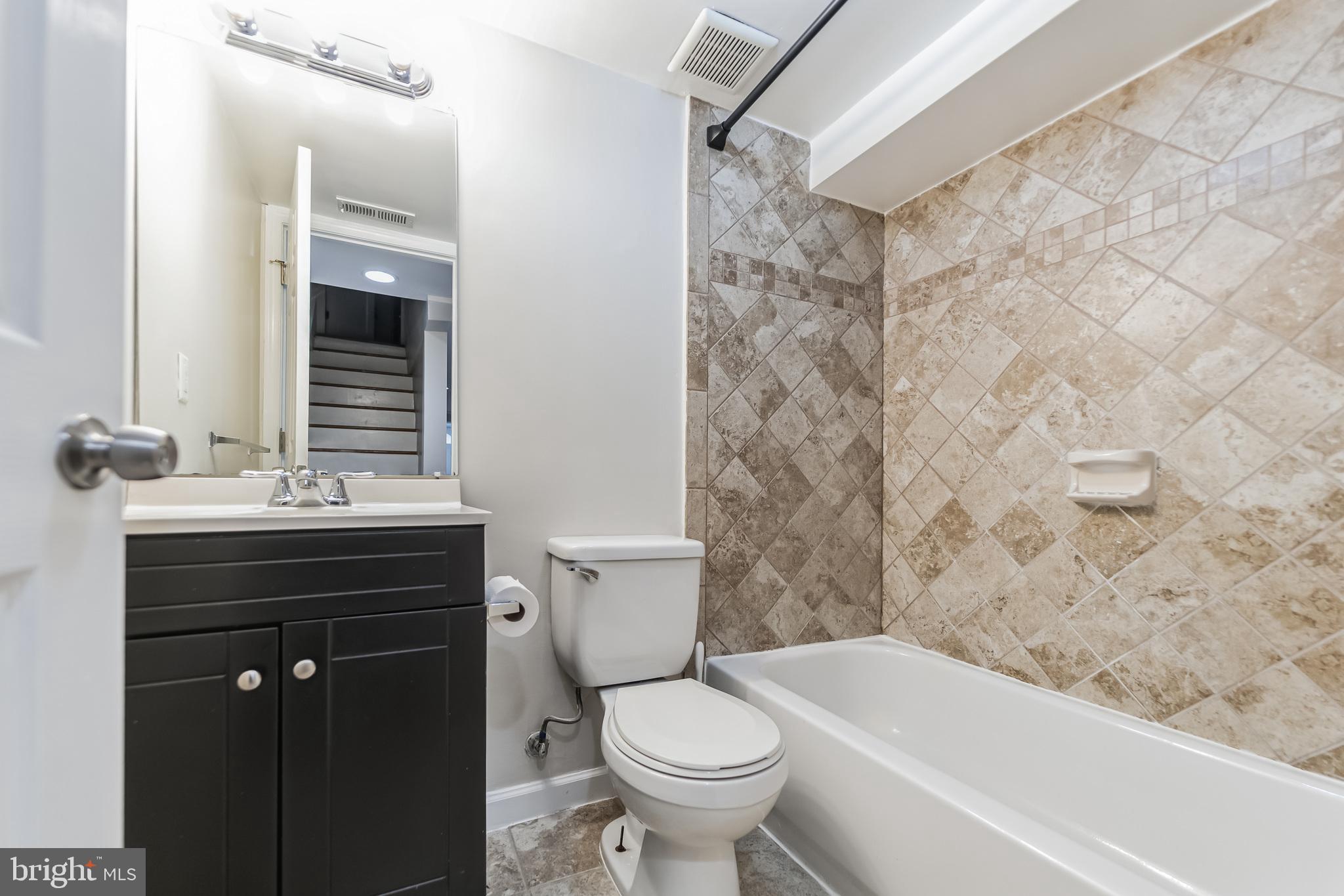 2411 North Capitol Street Northeast, Unit B Washington, DC 20002 - Photo 12 of 31