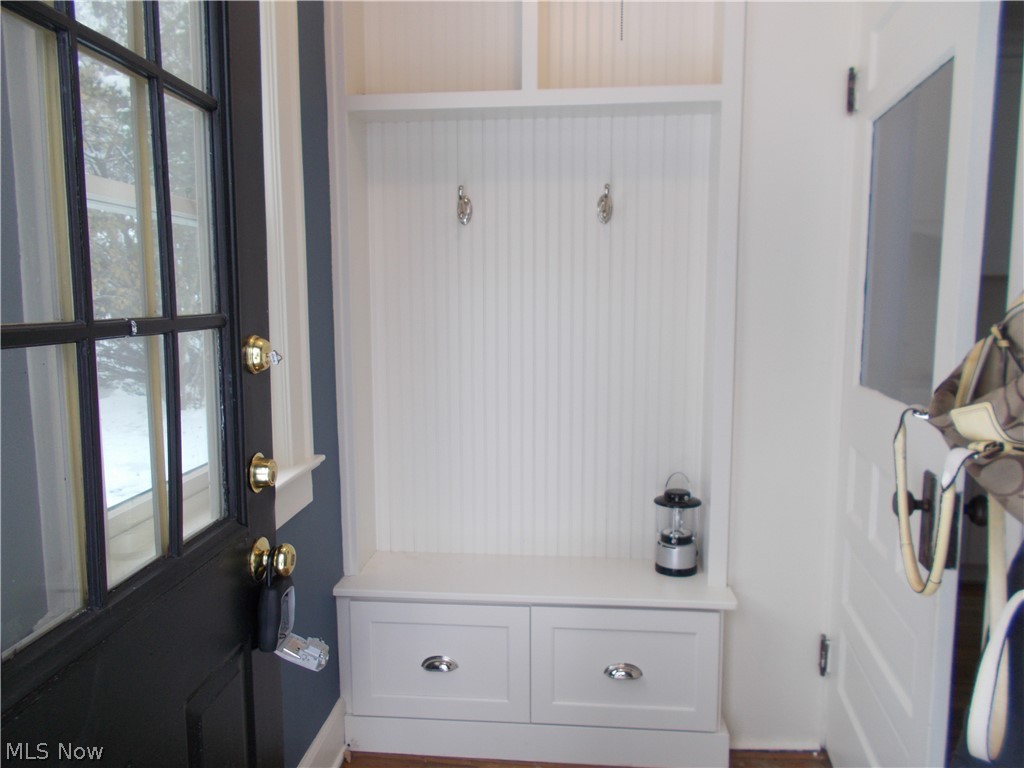 4040 Lander Road Beachwood, OH 44122 - Photo 2 of 21 Updated cozy entry way.