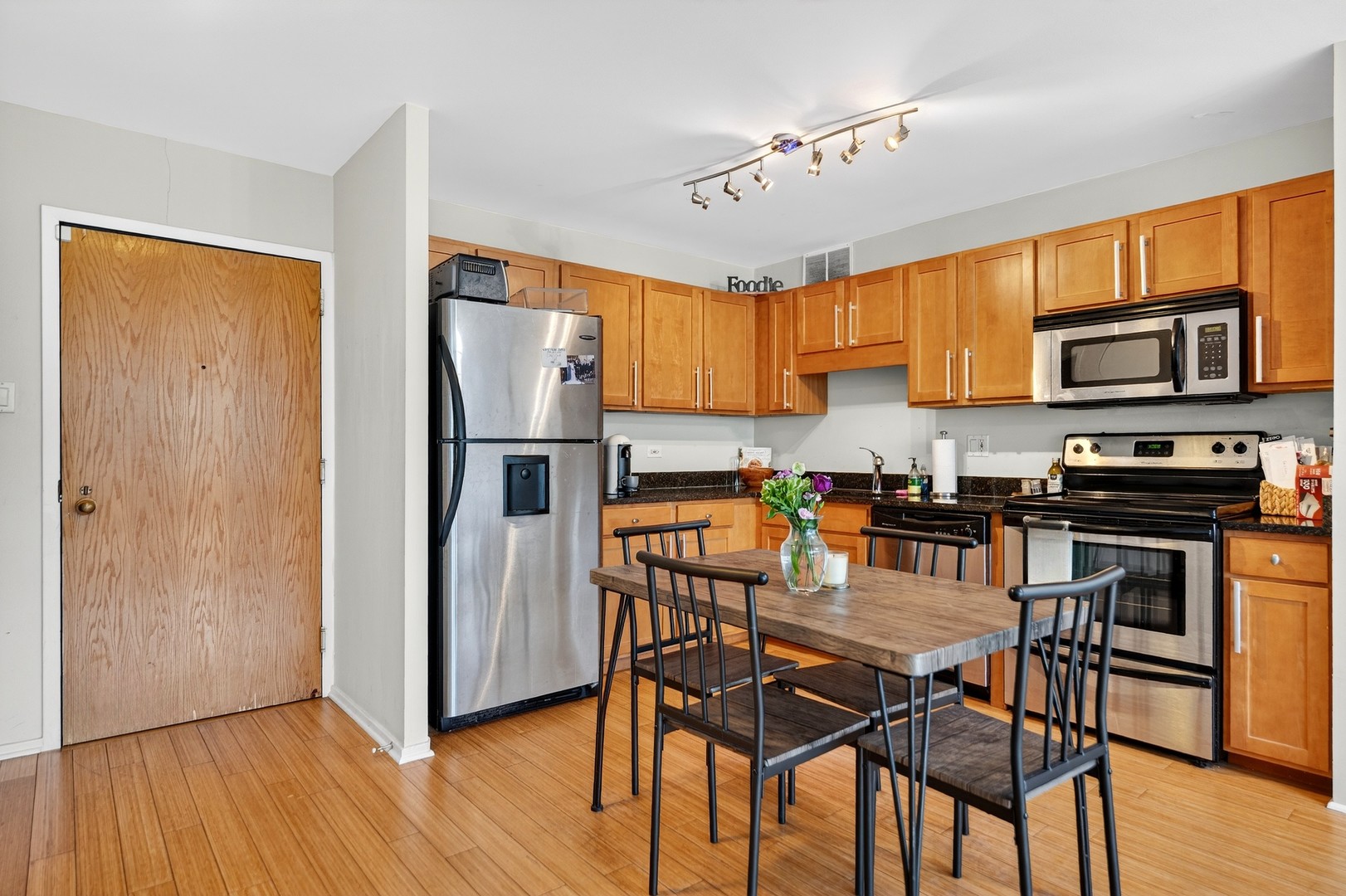 211 East Ohio Street, Unit 2514 Chicago, IL 60611 - Photo 5 of 27