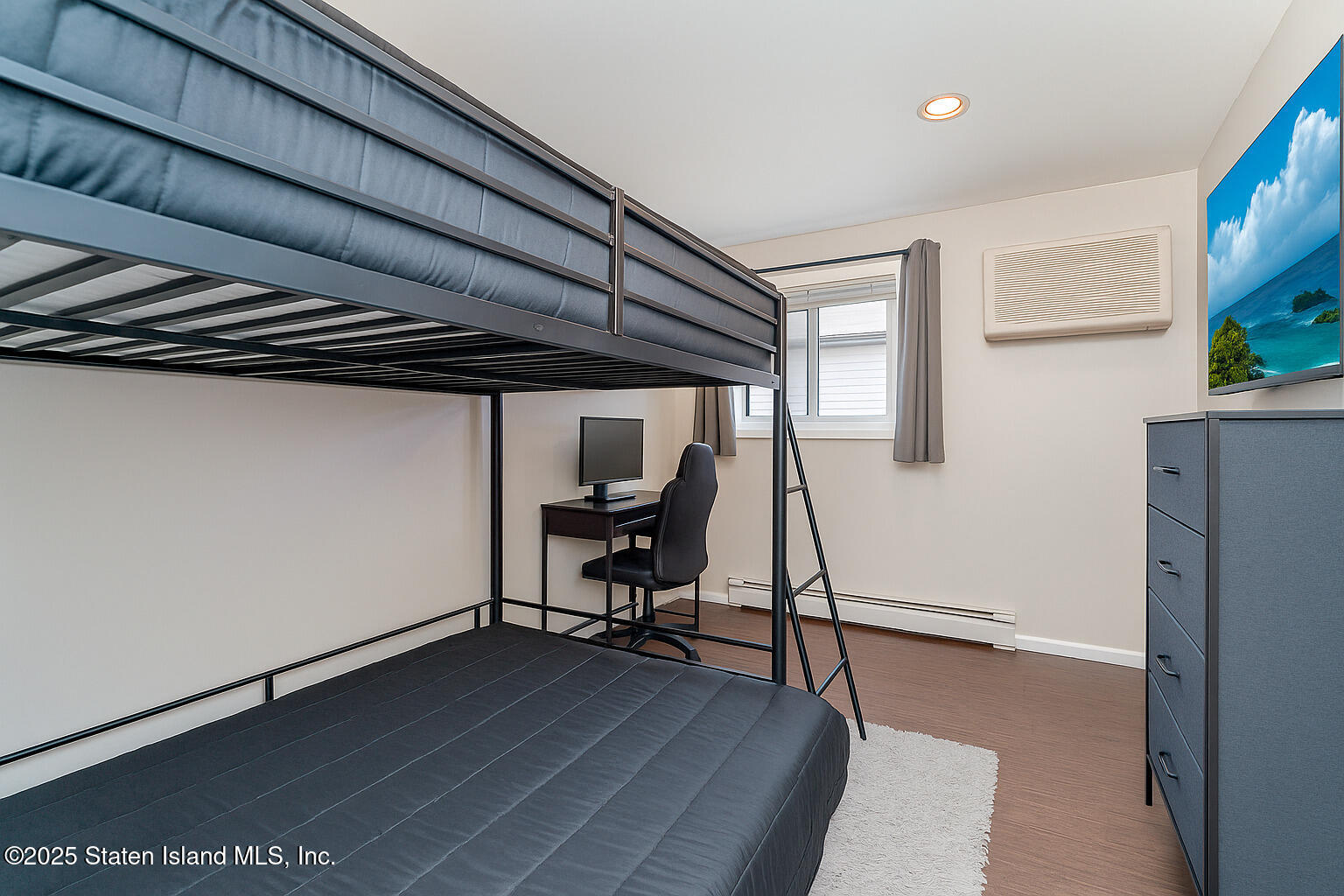 191 Lamberts Lane Staten Island, NY 10314 - Photo 14 of 32 Photo Nov 14 2025, 12 37 06 PM