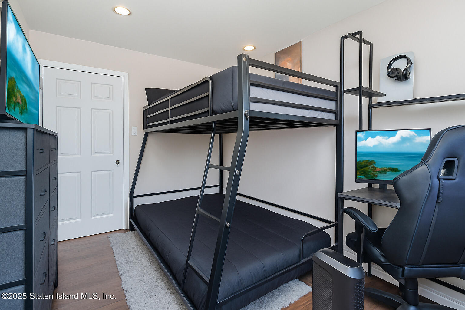 191 Lamberts Lane Staten Island, NY 10314 - Photo 15 of 32 Photo Nov 14 2025, 12 37 19 PM