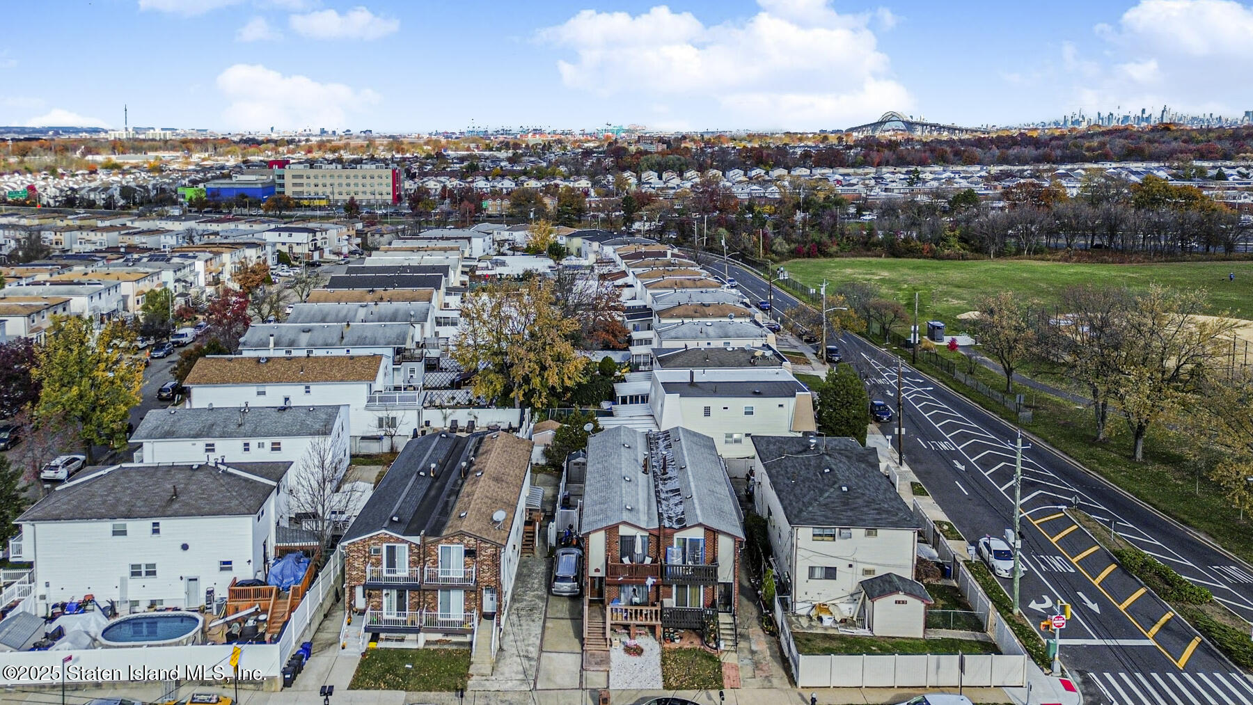 191 Lamberts Lane Staten Island, NY 10314 - Photo 3 of 32 Photo Nov 14 2025, 11 23 54 AM