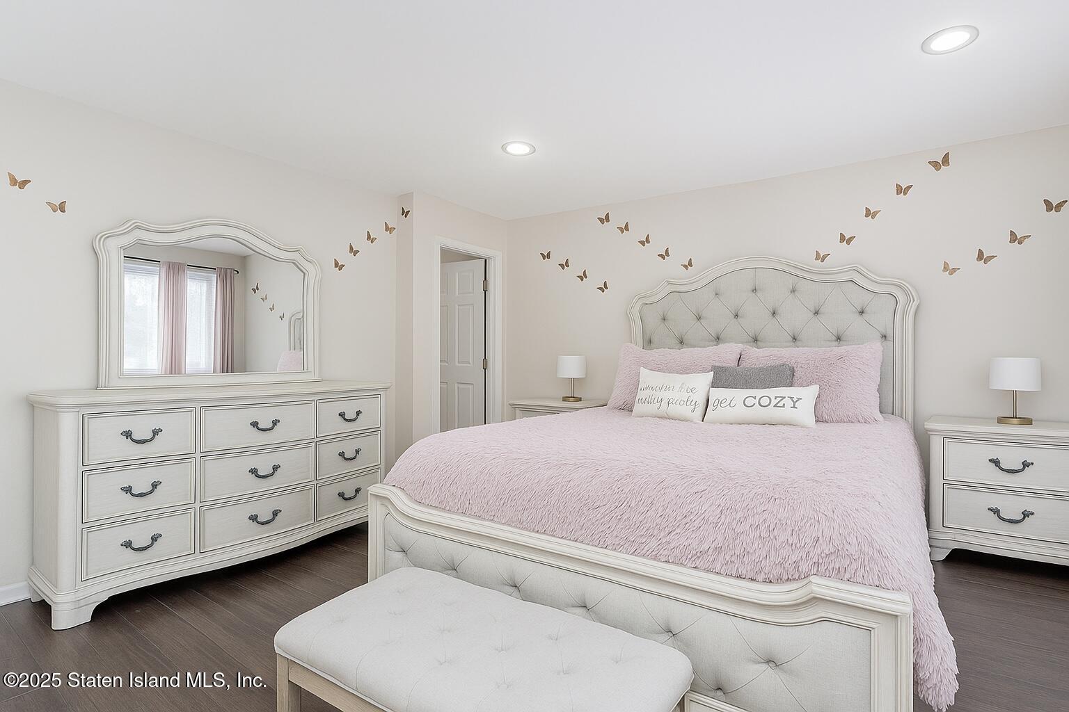 191 Lamberts Lane Staten Island, NY 10314 - Photo 8 of 32 Photo Nov 14 2025, 5 20 04 PM