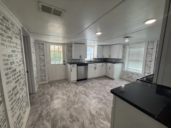 $169,000 | 219 Cedar Street, Hohenwald, TN 38462