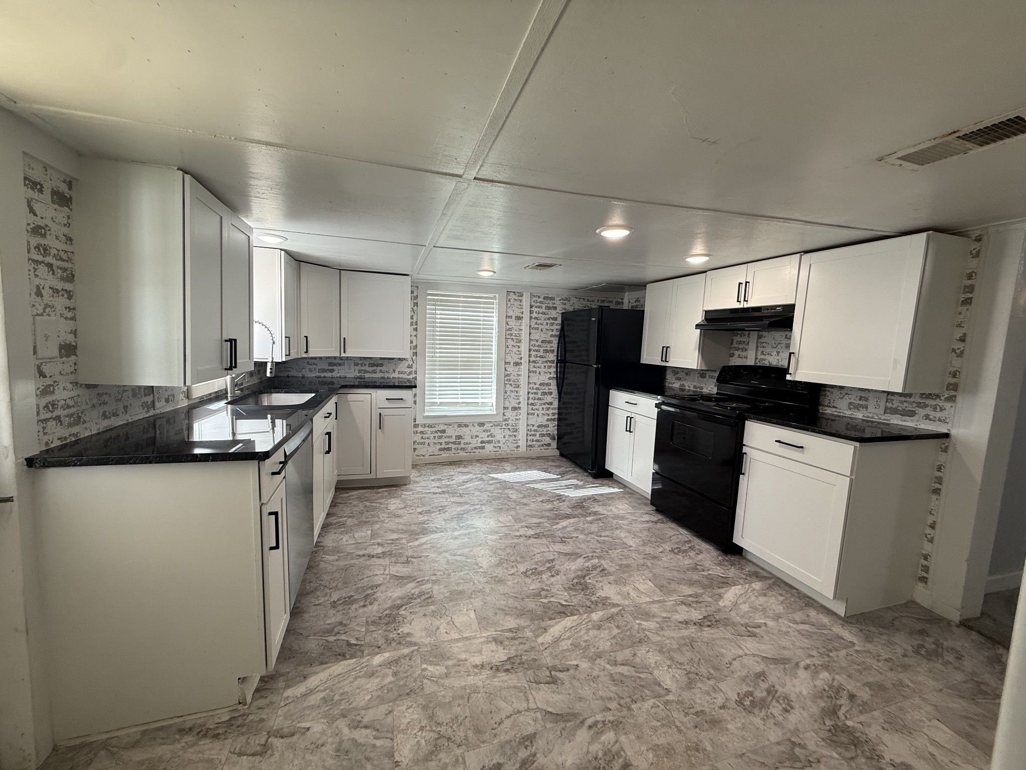 219 Cedar Street Hohenwald, TN 38462 - Photo 10 of 14