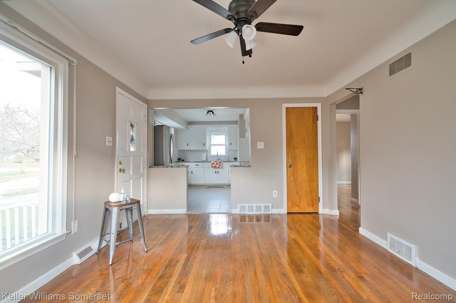 602 Roth Boulevard Clawson, MI 48017 - Photo 9 of 24 DSC04532.jpg
