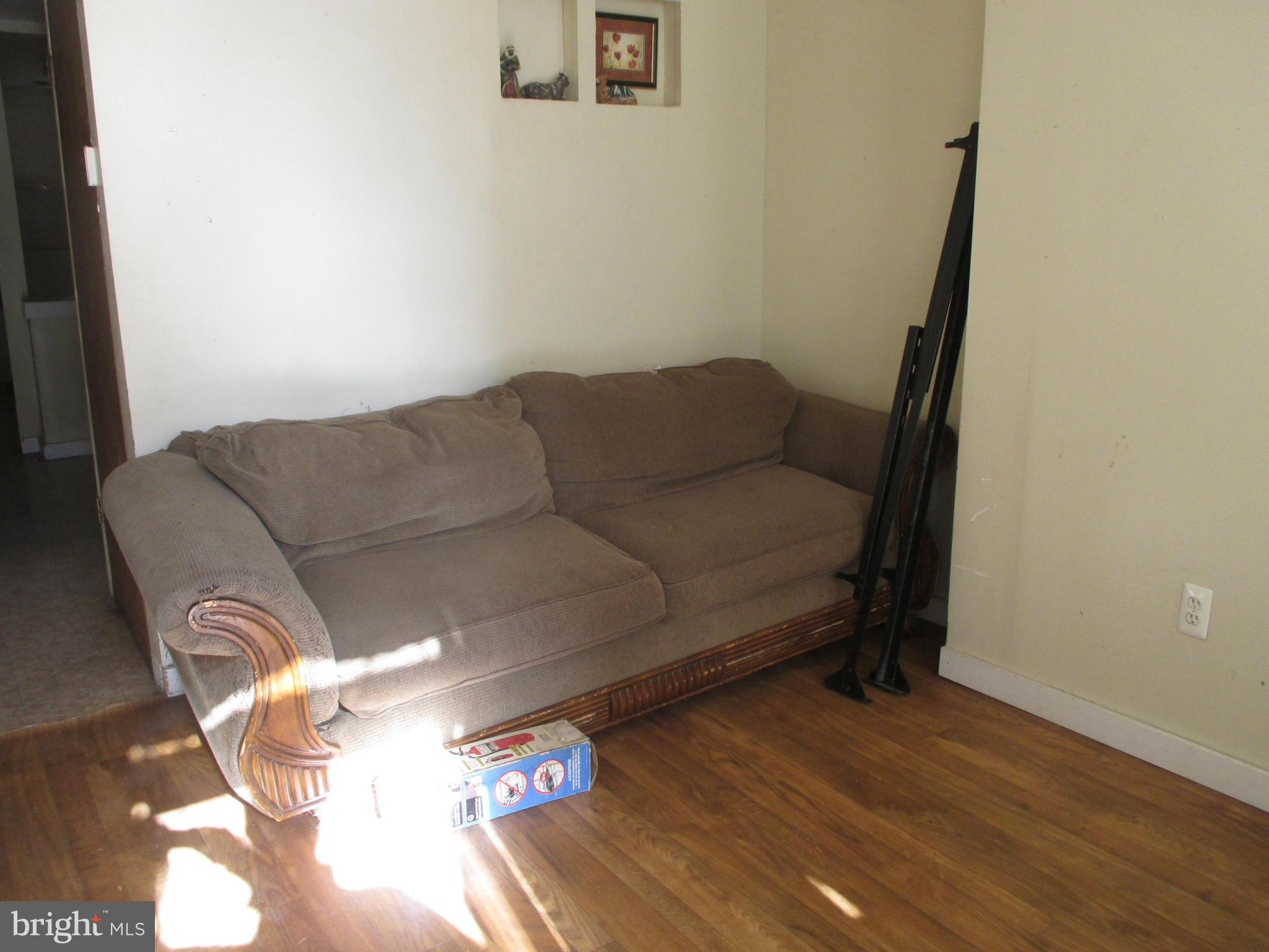 1608 Riggs Avenue Baltimore, MD 21217 - Photo 3 of 9 Living Room