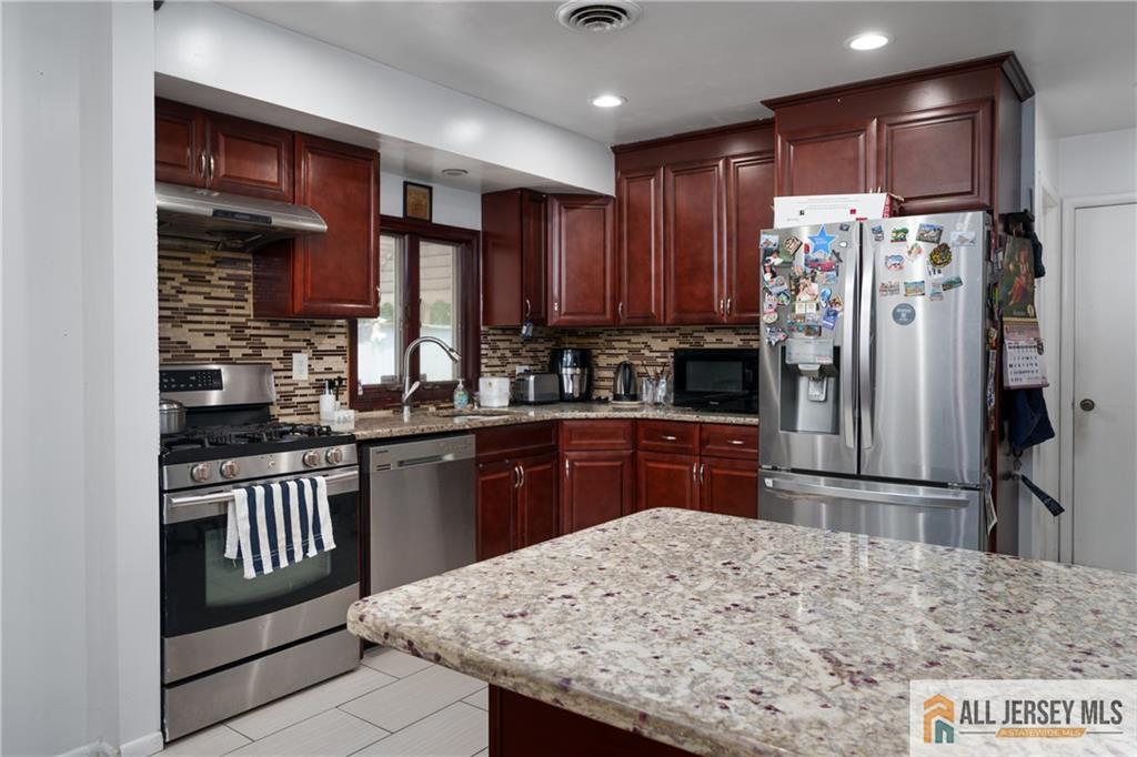 984 New Dover Road Edison, NJ 08820 - Photo 8 of 30