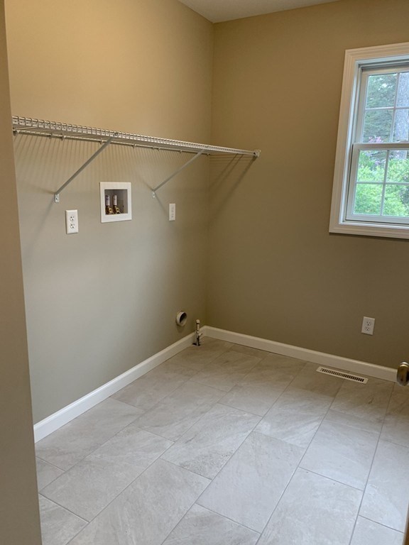 28 Howes Street Springfield, MA 01118 - Photo 8 of 16