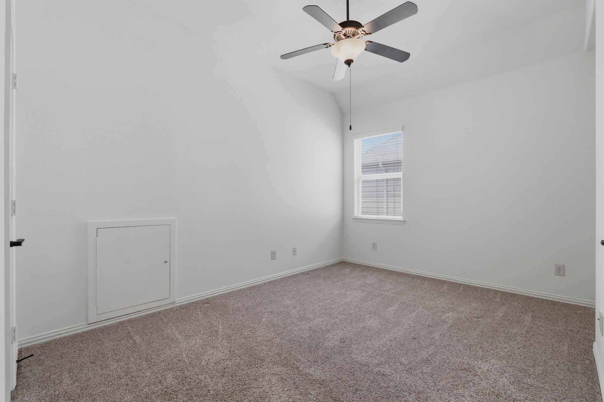 31407 Falling Cedar Court Spring, TX 77386 - Photo 26 of 47 One of the secondary bedrooms upstairs, this one has an ensuite bath. 10 foot ceilings!
