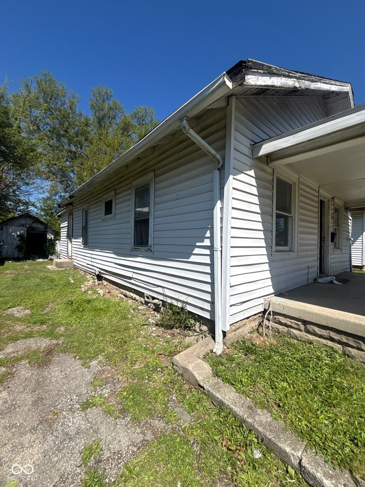 2255 Arrow Avenue Anderson, IN 46016 - Photo 3 of 21