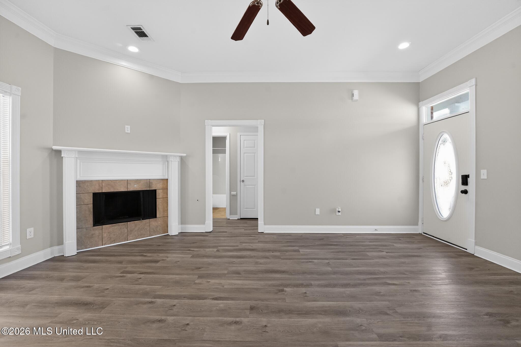 638 Oak Ridge Way Pearl, MS 39208 - Photo 8 of 20 07_638_Oak_Ridge_Wy-Living_room-8139