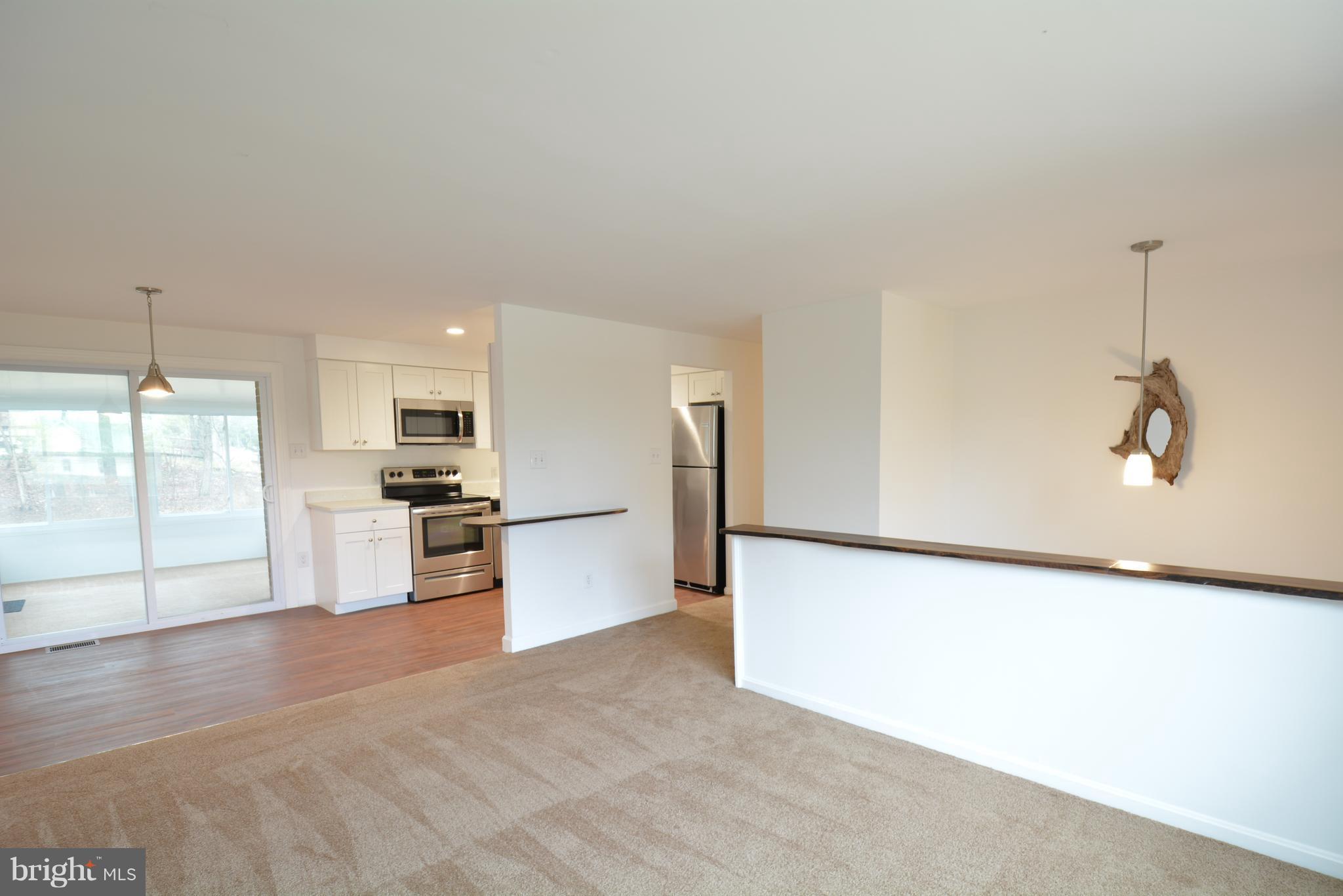 28409 Kemptown Road Damascus, MD 20872 - Photo 2 of 28 Living Room