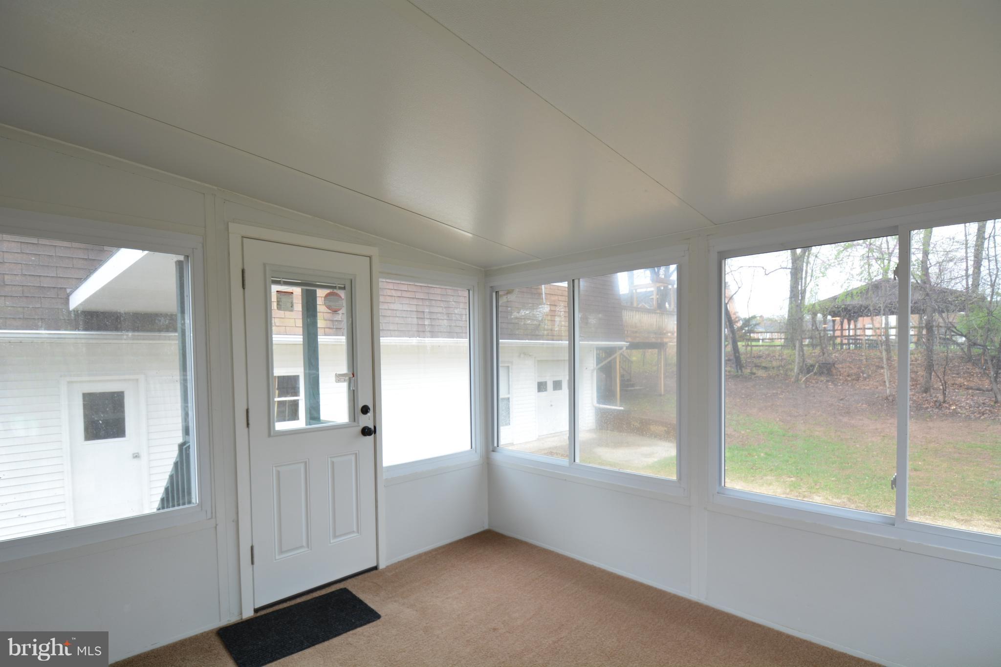 28409 Kemptown Road Damascus, MD 20872 - Photo 17 of 28 SUNROOM