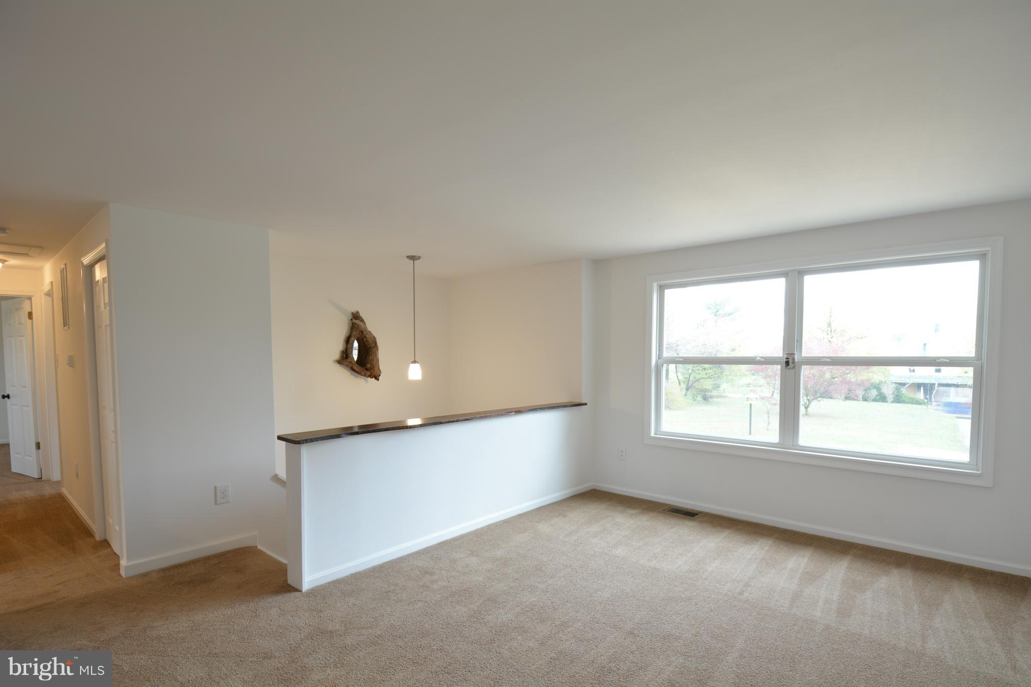 28409 Kemptown Road Damascus, MD 20872 - Photo 3 of 28 Living Room