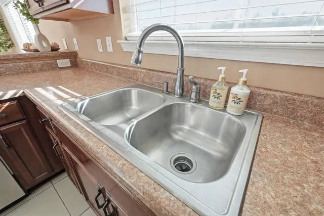a close view of sink and tap