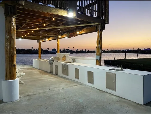 $2,500 | 3391 Highway 6, Hitchcock, TX 77563