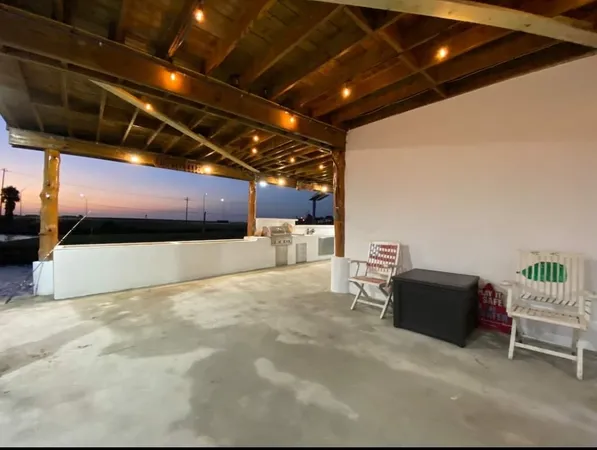 $2,500 | 3391 Highway 6, Hitchcock, TX 77563