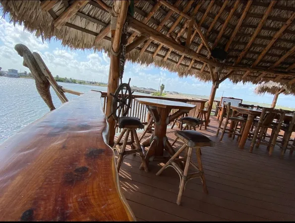 $2,500 | 3391 Highway 6, Hitchcock, TX 77563