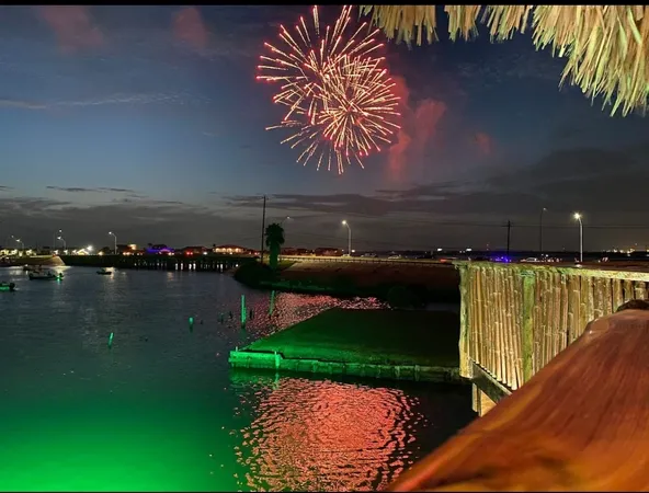 $2,500 | 3391 Highway 6, Hitchcock, TX 77563