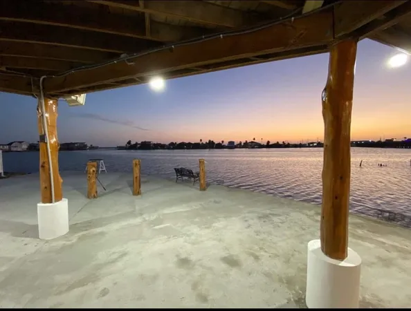 $2,500 | 3391 Highway 6, Hitchcock, TX 77563