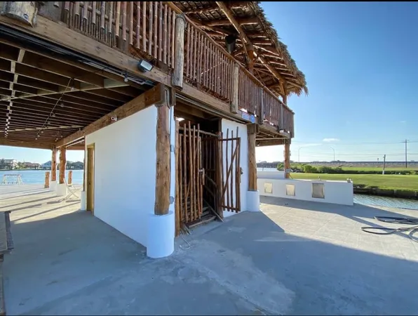 $2,500 | 3391 Highway 6, Hitchcock, TX 77563