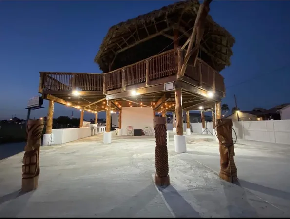 $2,500 | 3391 Highway 6, Hitchcock, TX 77563