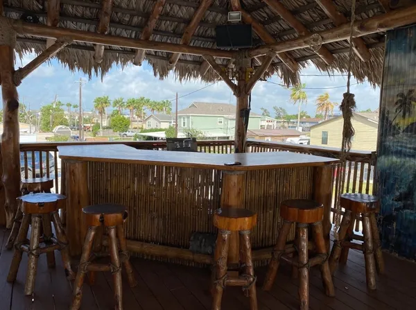 $2,500 | 3391 Highway 6, Hitchcock, TX 77563