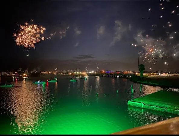 $2,500 | 3391 Highway 6, Hitchcock, TX 77563