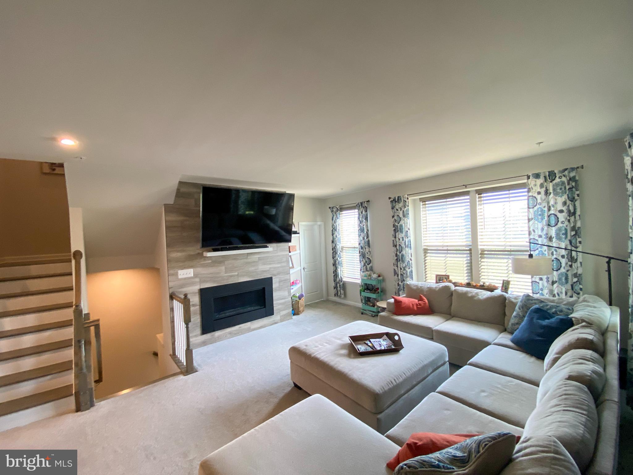 10200 Aerospace Road Lanham, MD 20706 - Photo 5 of 15 Main level living room (2nd floor)