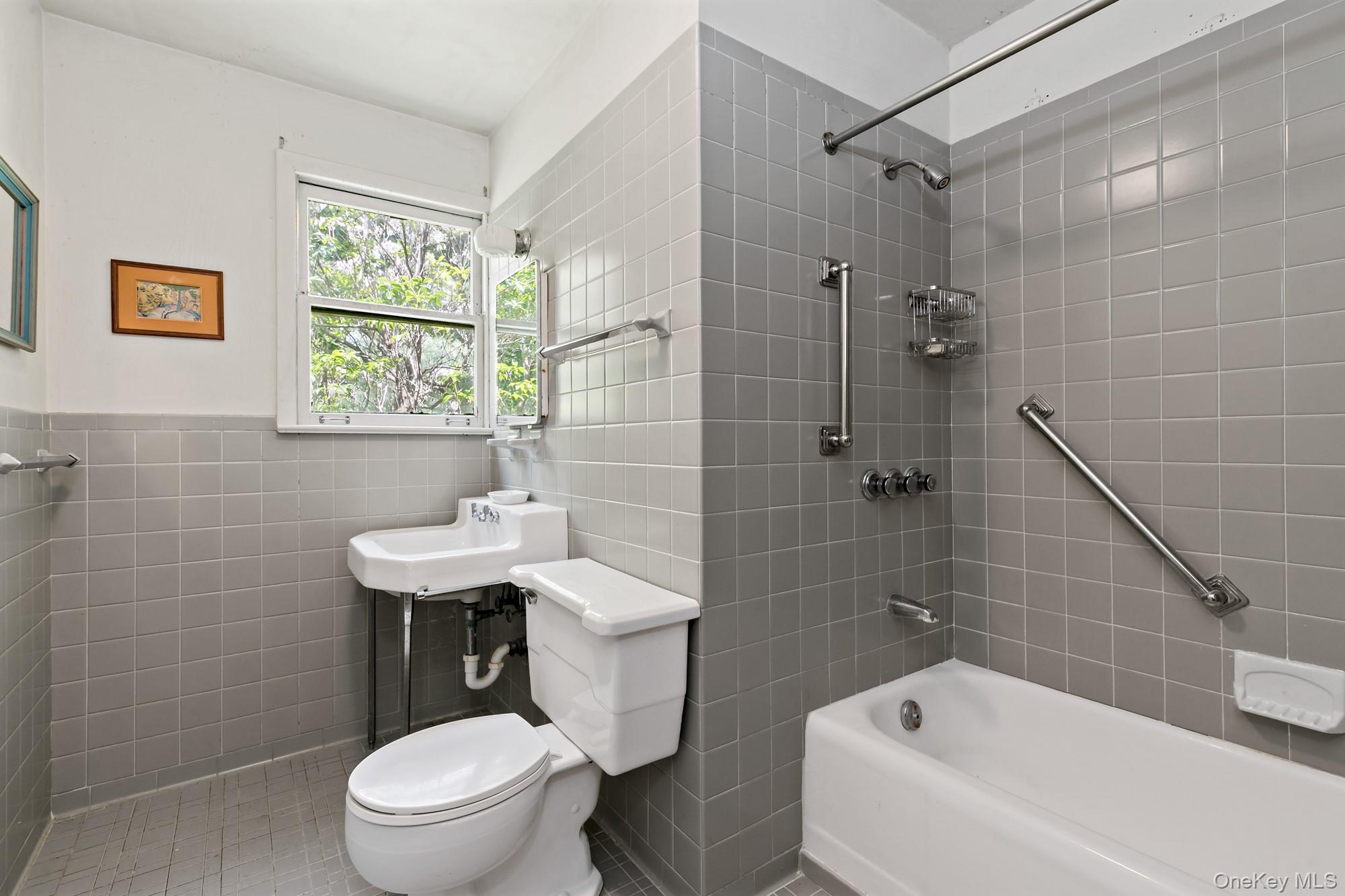 538 Croton Heights Road Yorktown Heights, NY 10598 - Photo 15 of 24 Hall bathroom.