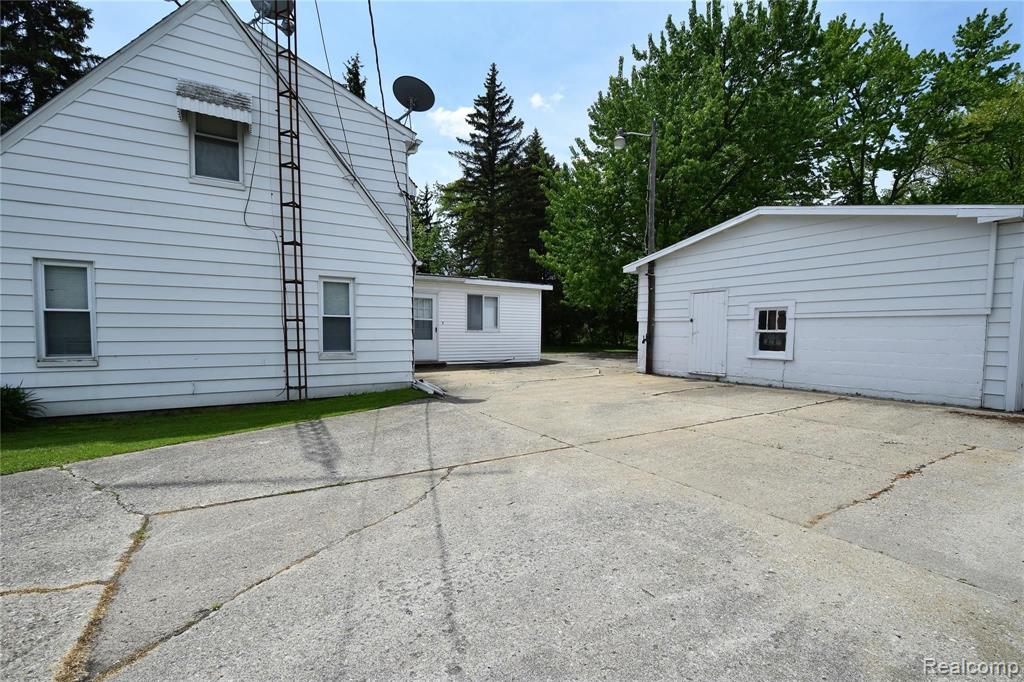 7110 Fenton Road Grand Blanc, MI 48507 - Photo 5 of 28 Gallery Image 5