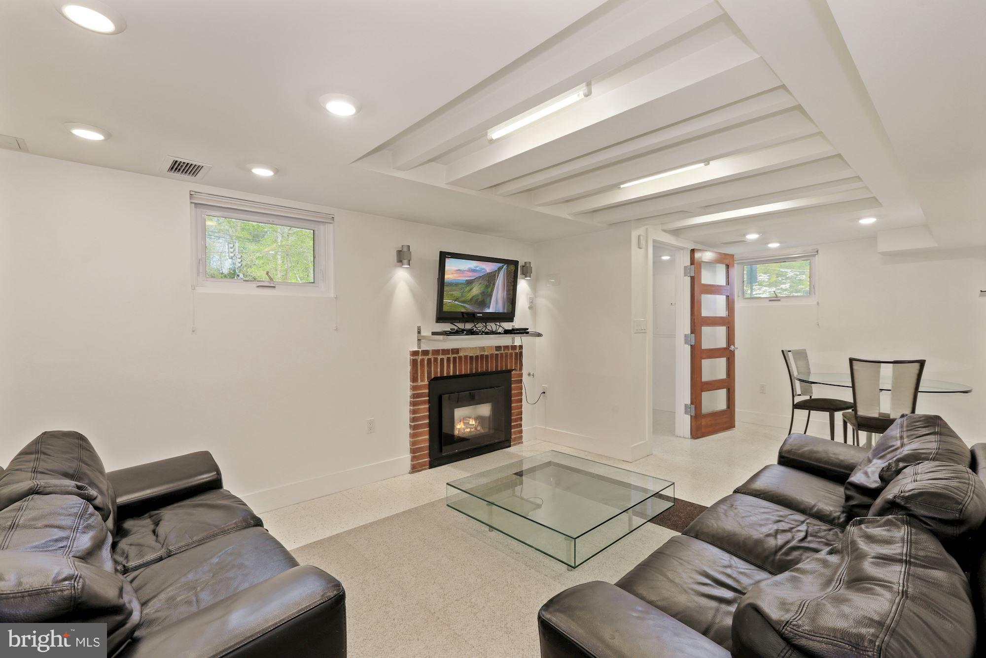 3640 Everett Street Northwest Washington, DC 20008 - Photo 8 of 29