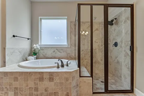 $819,000 | 25 Red Moon Place, The Woodlands, TX 77375