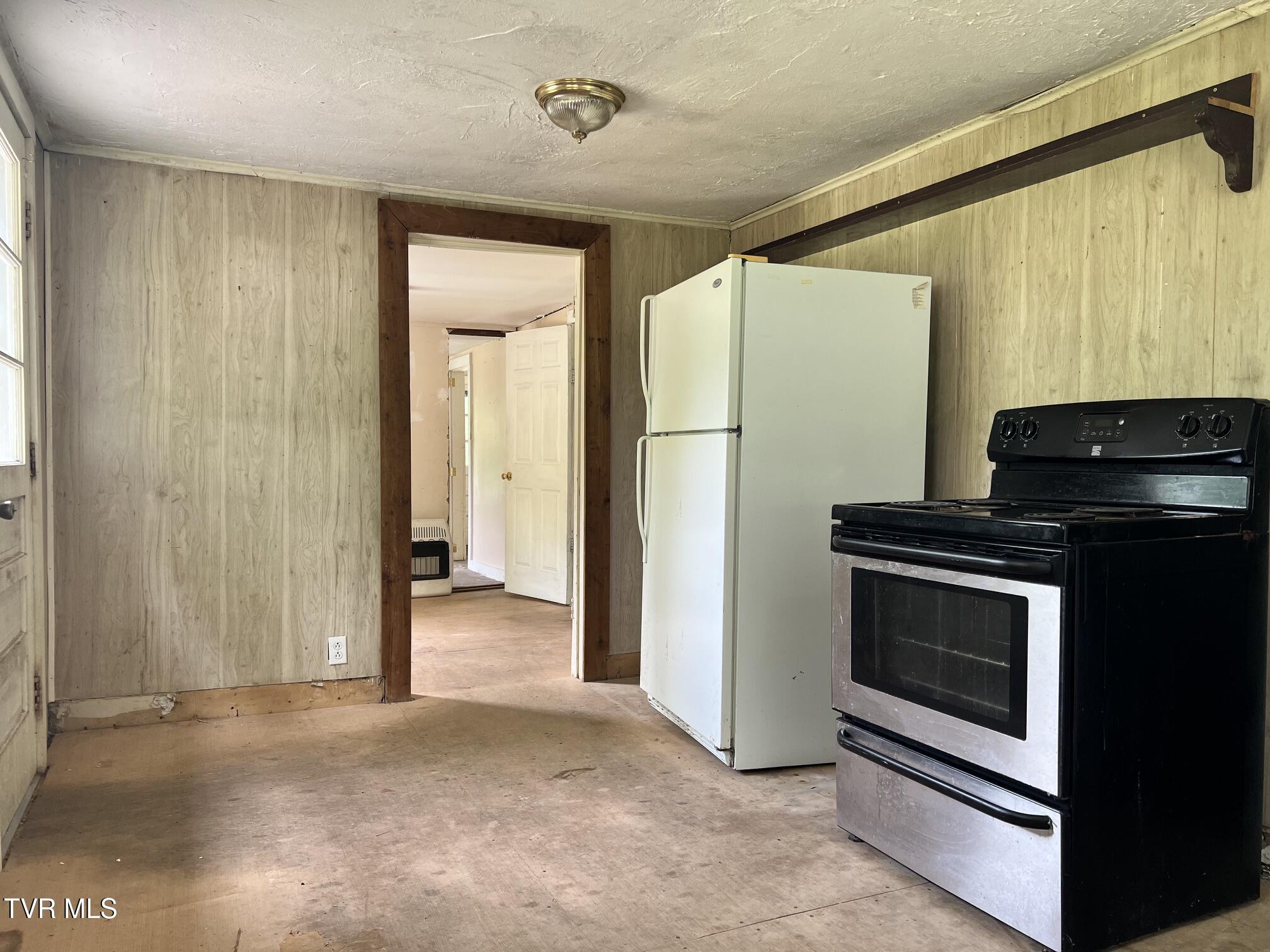 113 Sycamore Street Greeneville, TN 37745 - Photo 4 of 12 Kitchen