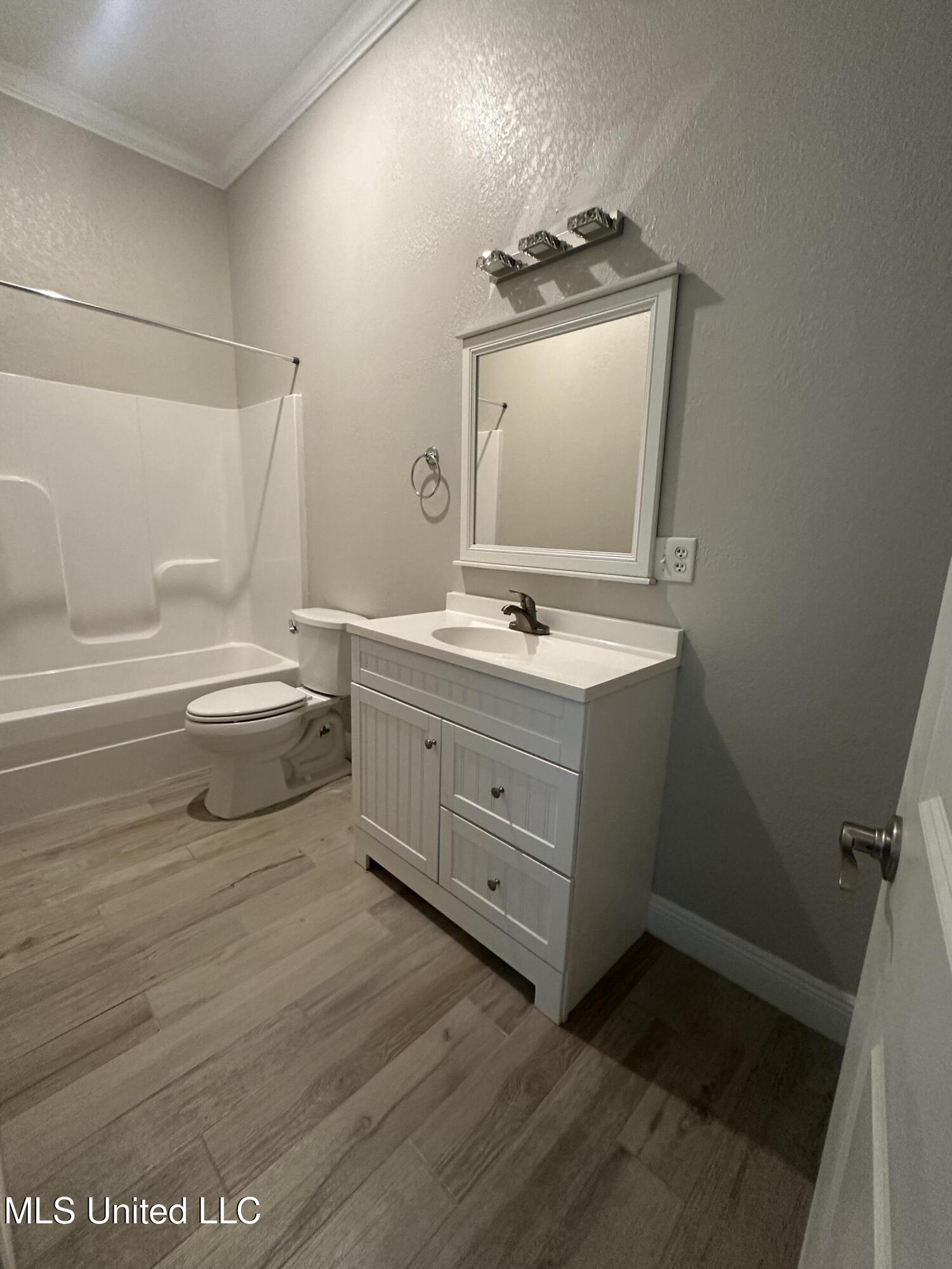 1822 15th Street, Unit A Gulfport, MS 39501 - Photo 12 of 17 Primary Bathroom