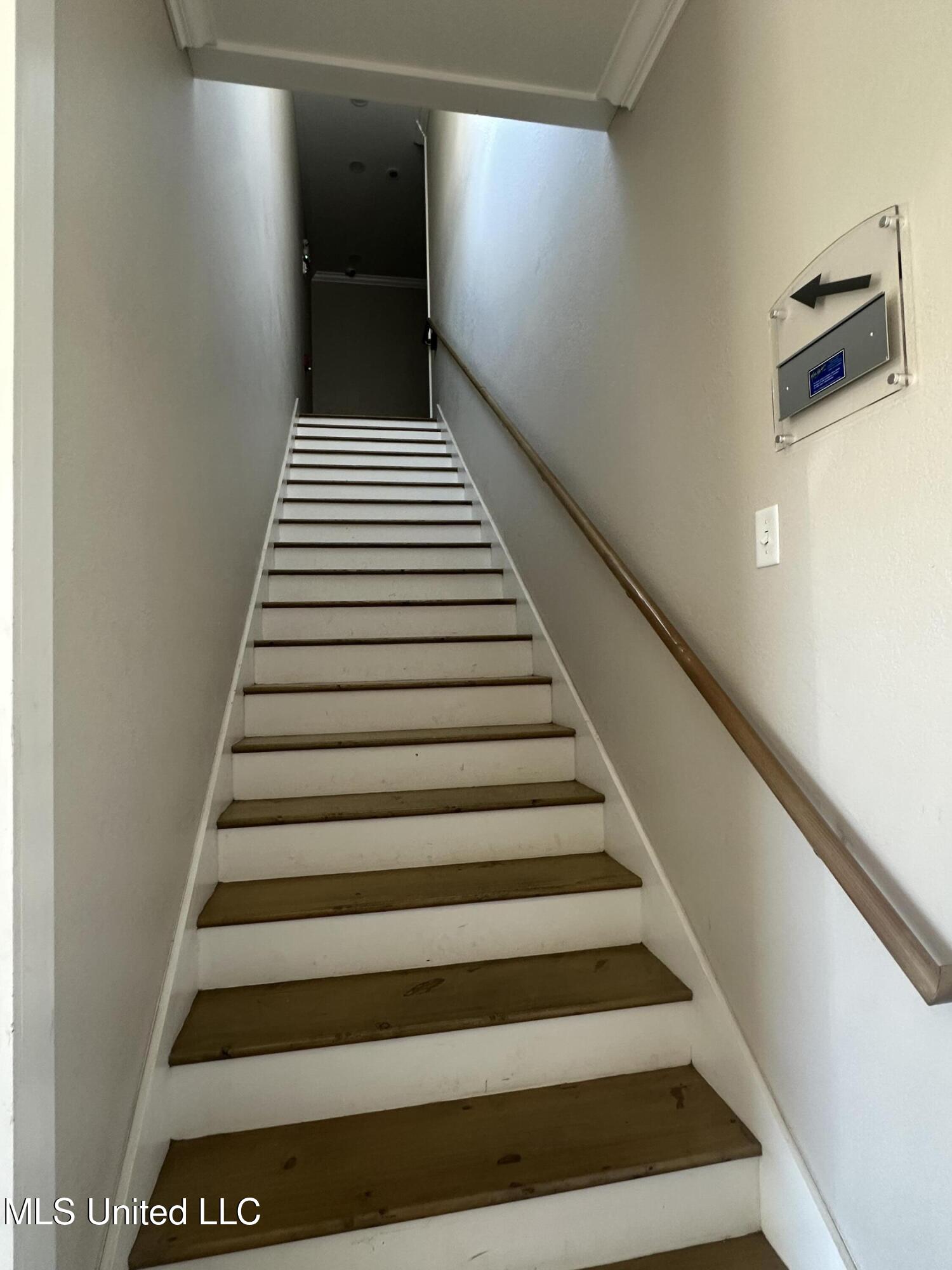 1822 15th Street, Unit A Gulfport, MS 39501 - Photo 5 of 17 Stairway to Condo