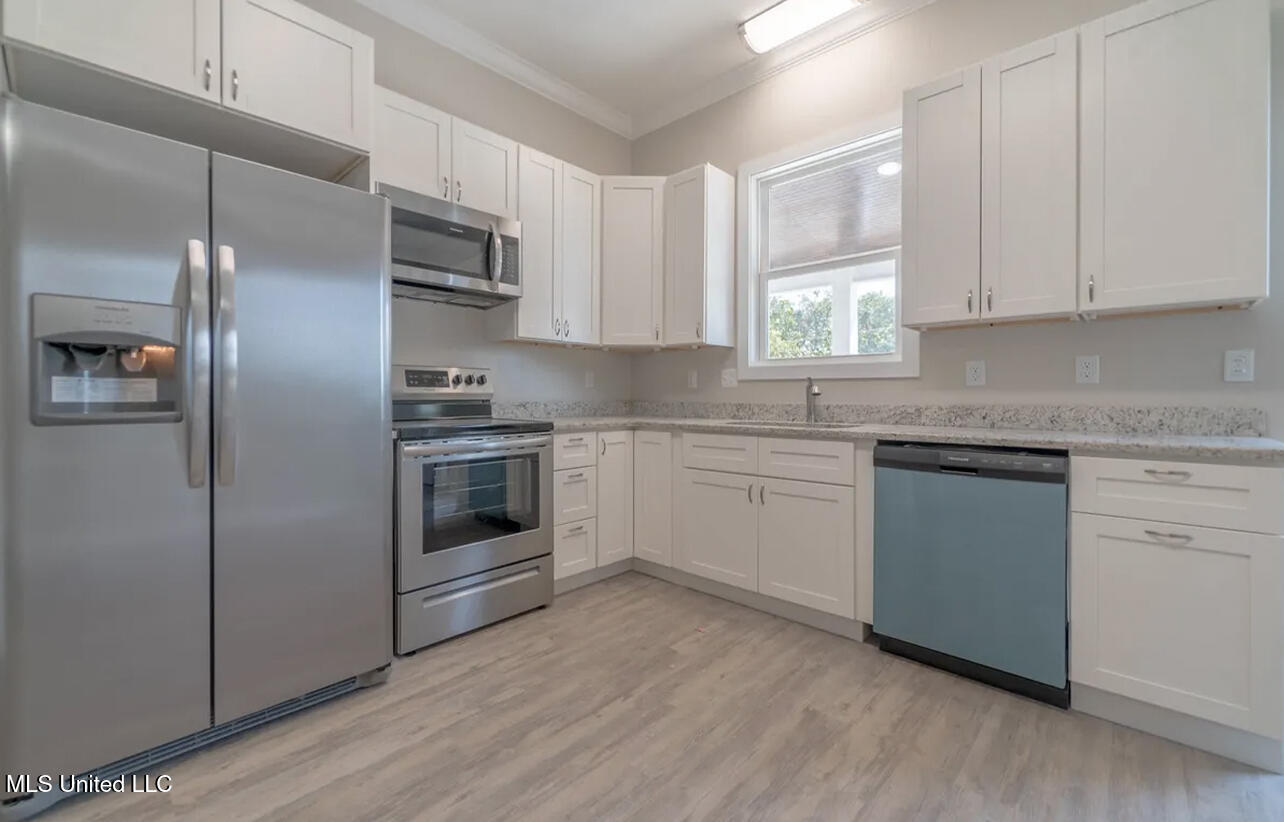1822 15th Street, Unit A Gulfport, MS 39501 - Photo 7 of 17 Kitchen