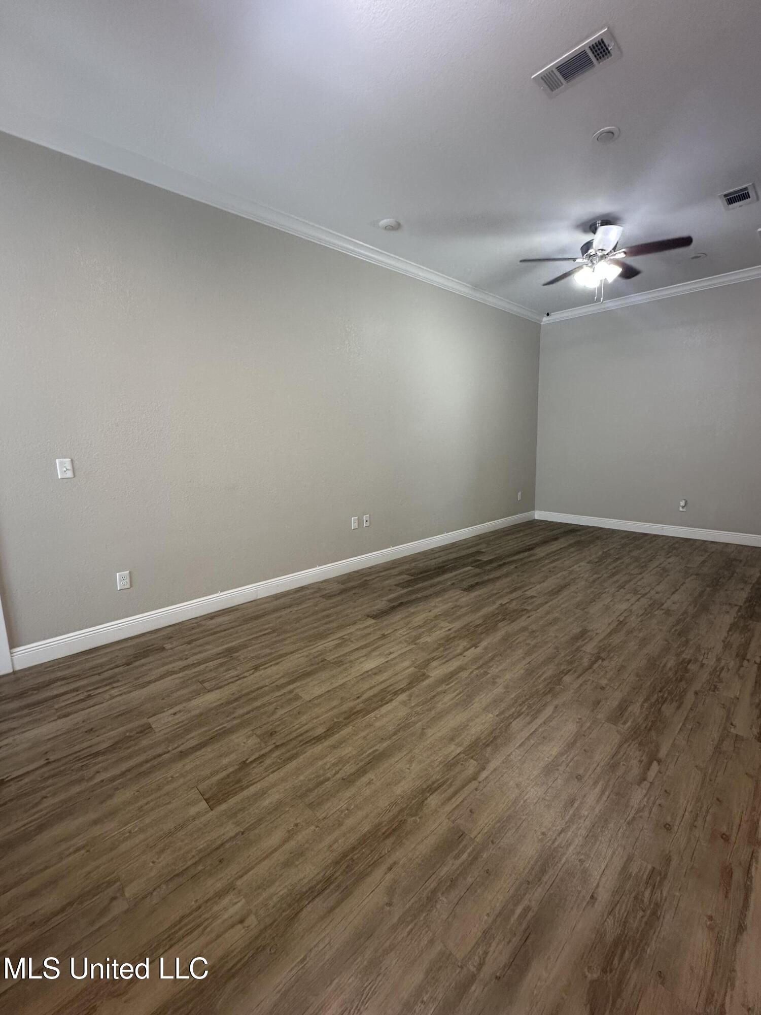 1822 15th Street, Unit A Gulfport, MS 39501 - Photo 8 of 17 Living Room