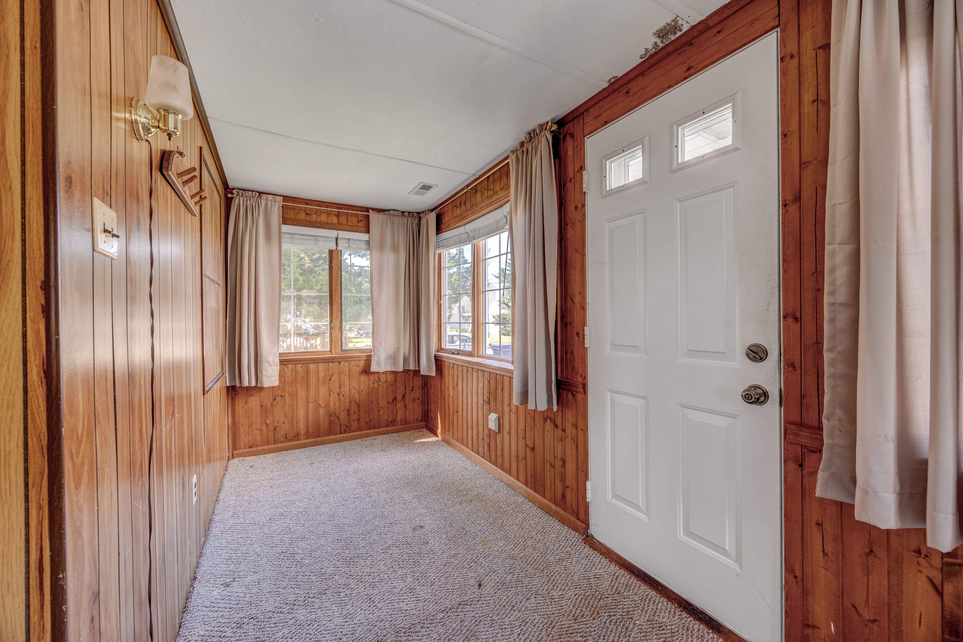 107 Rutledge Avenue Del Haven, NJ 08251 - Photo 4 of 24 a view of an entryway