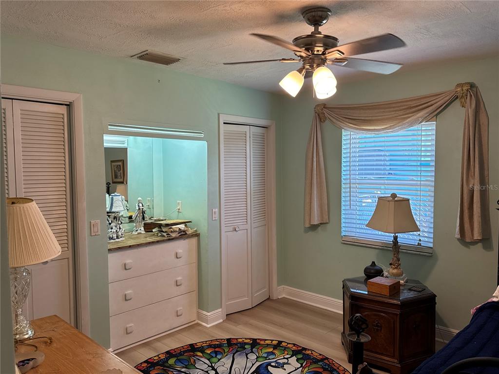 6319 Cocoa Lane Apollo Beach, FL 33572 - Photo 29 of 37 a room with furniture and a lamp