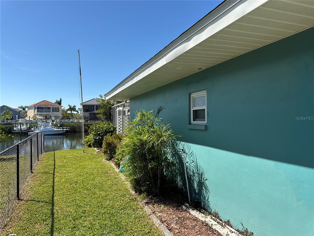 6319 Cocoa Lane Apollo Beach, FL 33572 - Photo 36 of 37 a balcony with table and chairs