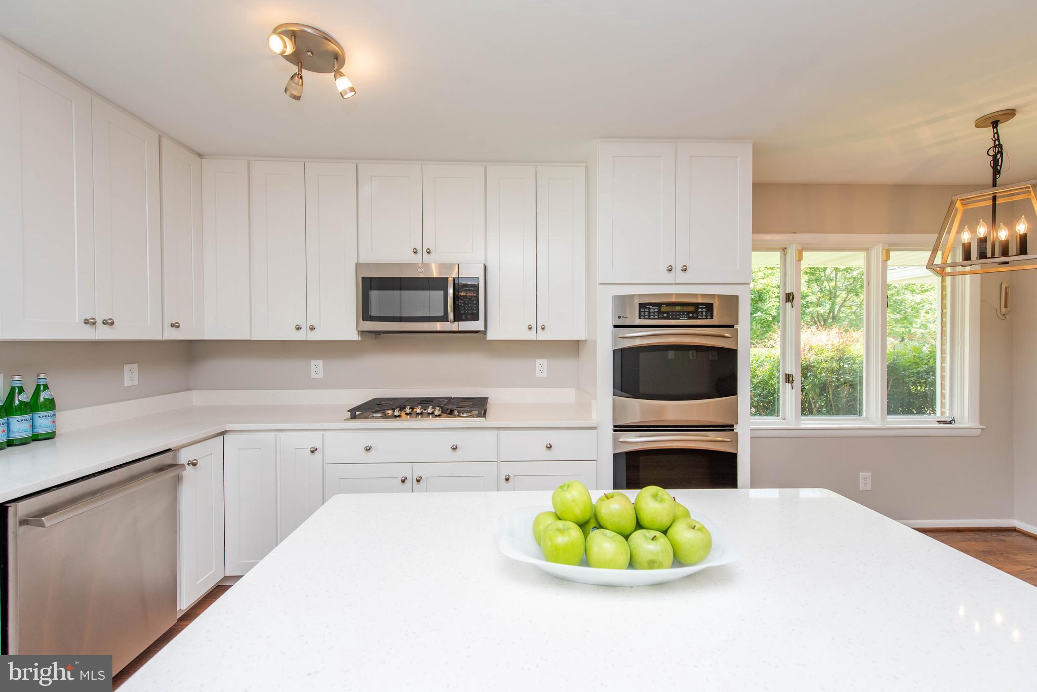 9122 Dunloggin Road Ellicott City, MD 21042 - Photo 11 of 41 Kitchen