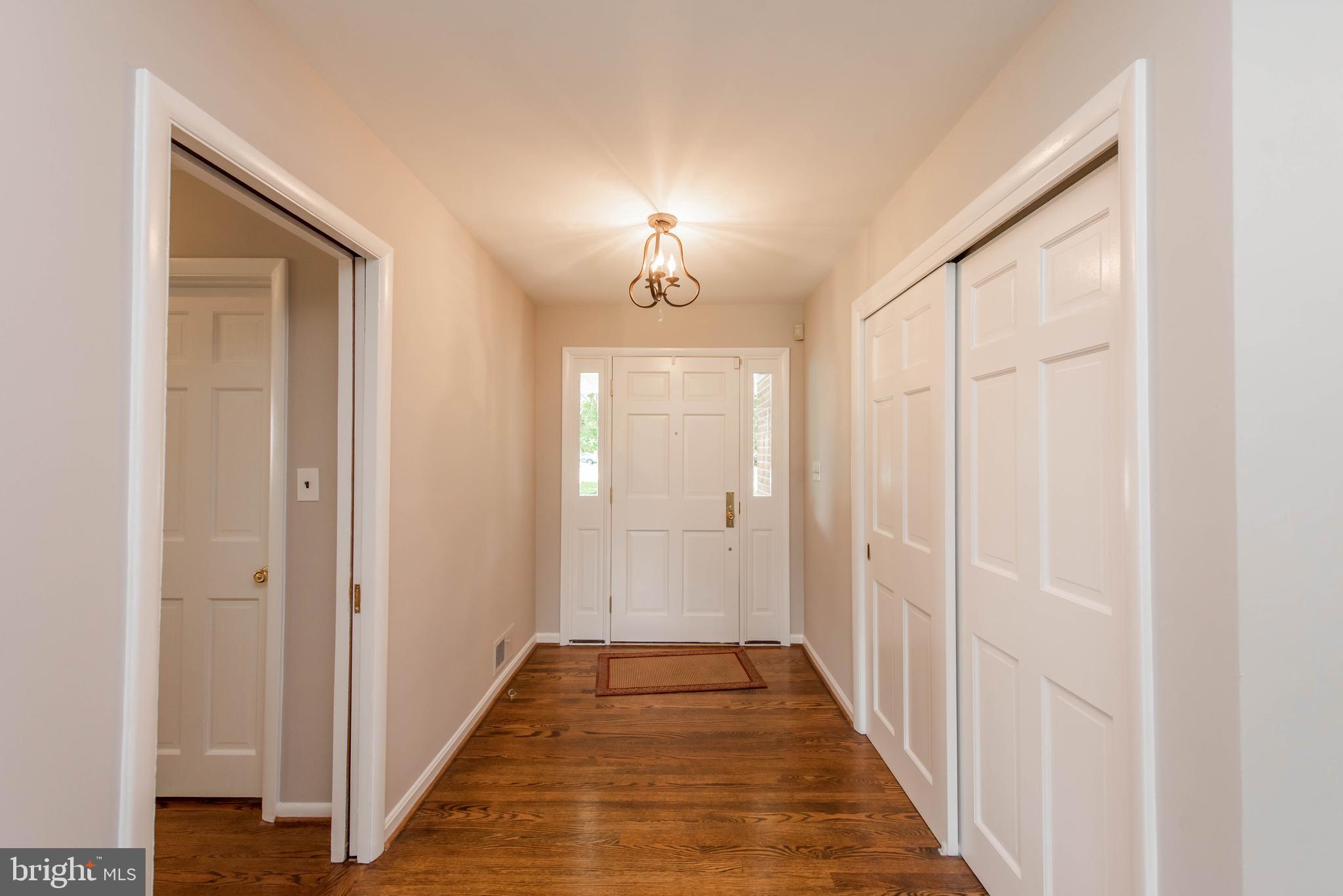 9122 Dunloggin Road Ellicott City, MD 21042 - Photo 3 of 41 Foyer